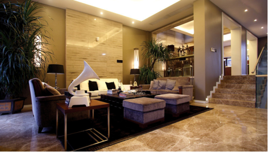 低预算客厅墙面翻新｜佛山旧房不砸砖焕新攻略！瓷砖上墙好坏全分析