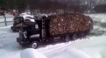 搞笑gif:这哥们的表情简直是太到位了!