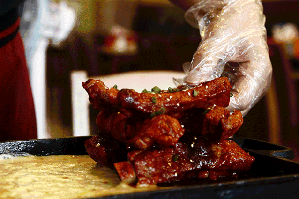 ta是车公庙韩料界一哥,300 道菜品至今无人能破!