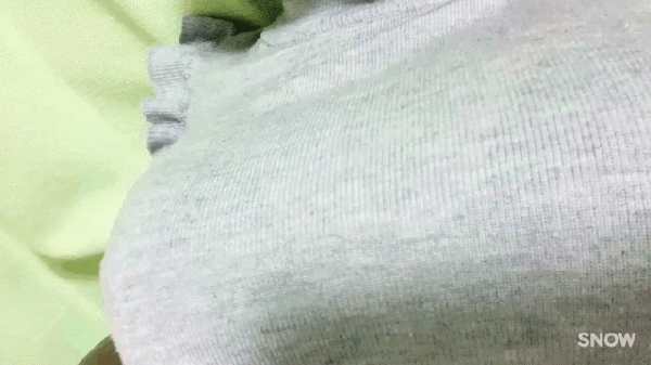 日本妹子突然流行胸部放手机 画面太美场面太刺激!