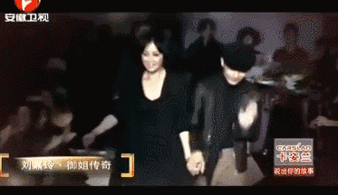 都说热恋中的女人会深情凝视着她爱的男人,这种眼神,梁朝伟也用来看