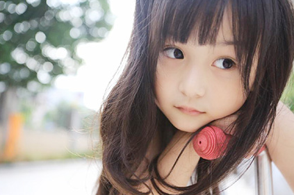 小萝莉梨涡妹妹晒照 萌娃已上线 看完想回家生孩子