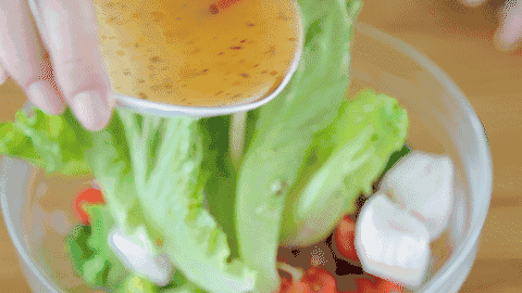 特别鸣谢 制作策划:杜杜堂 / 导演:程小程 摄像剪辑:米其林 制片人