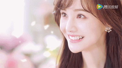 因为太懒不爱洗澡化妆,但饶是如此,依旧是笑容满分的治愈系女神