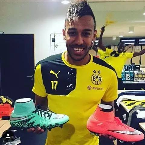 状态差就甩锅给球鞋，梅西也是这么做的! 父子开车不慎坠入湖中 摩托司机跳湖救人后默默离开_139资讯吧