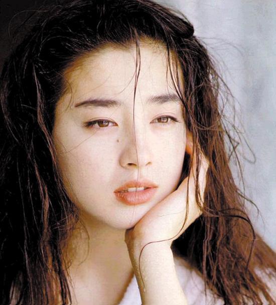 她11岁做模特,90年代日本最漂亮女星,今43仍很