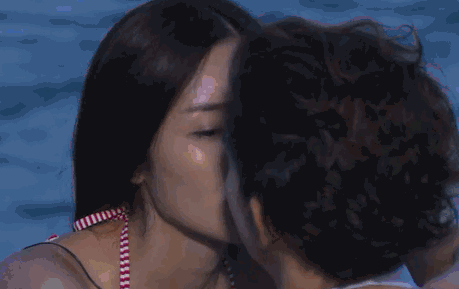 同性恋美女激情热吻动态图 接吻动态图