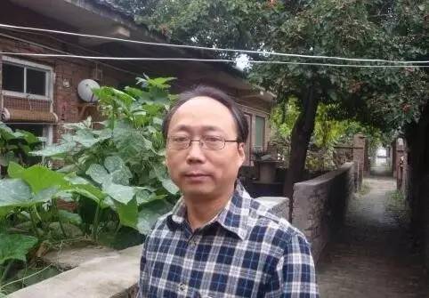 晋城诗人 母亲喊我们回家吃饭的声音还没有响起(张红兵诗选)