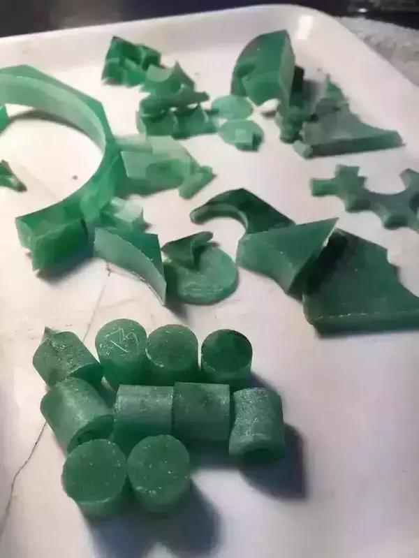 翡翠车珠子难吗?看看极品珠子是这么车出来的!