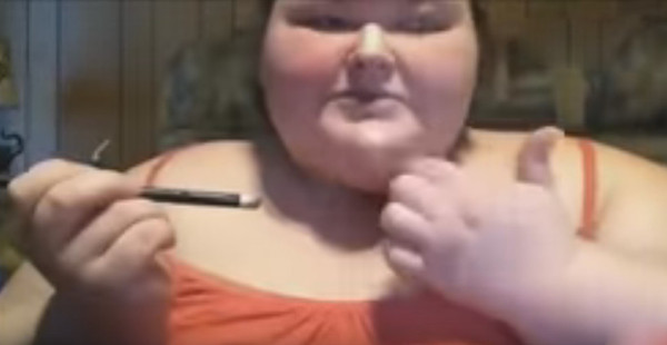 350多斤大胖女人化妆,这张脸得用多少化妆品呀!