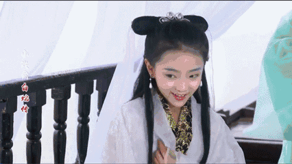 不仅仅是主角,里面所有的演员都是小孩子,就连《新白娘子传奇》中