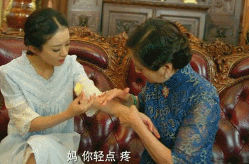 如今在看《胭脂》的时候,小编再次被赵丽颖的吃货属性萌到了… 第一届