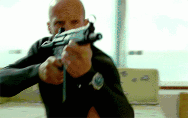 即使时间紧任务重但是森叔依然一丝不苟地做好每一个准备没有什么能乱