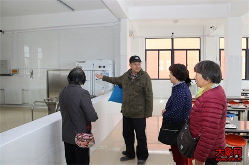 二师附小组织离退休老教师参观西校区 求职案