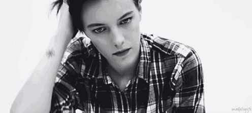 说好看男色,tomford的广告里怎么混进个美女!