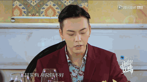 为姑娘亲手做蛋糕,布置烛光晚餐,陈伟霆走心的撩妹才叫苏上天!