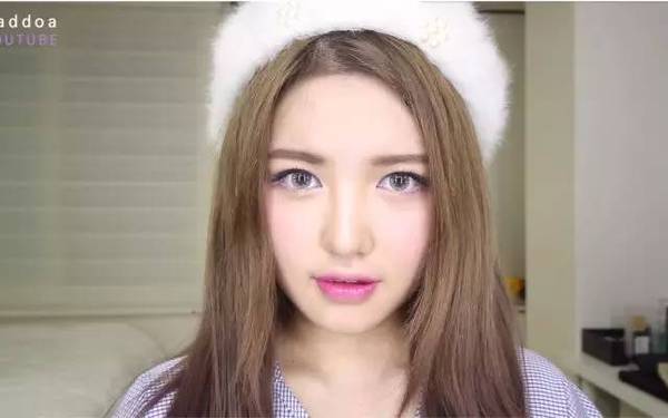 最近火的小女孩博主 a5p0i270522074748596.jpg