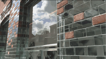 lv,prada哭了,那个花12亿建菜市场的老头,用玻璃砖给香奈儿造了座水晶