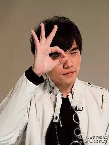 何新研究共济会资料:为什么她\/他们都做同一个手势?