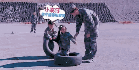实习老爸董力要保护阿拉蕾,没有手滚轮胎,安吉也是第一时间跑去帮着滚