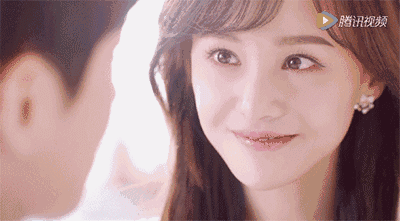 赵丽颖唐嫣都被p图师坑 把脸p那么尖搞什么呢?