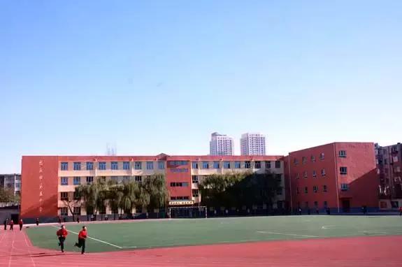 辉煌历史包头市第六中学创建于1956年,是包头市昆都仑区建校最早的一