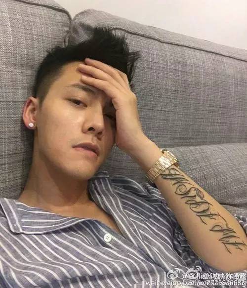 盘点娱乐圈纹身的明星,angelababy和陈伟霆的情侣纹身黄晓明知道吗?