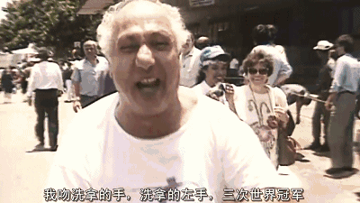 男人,女人都想亲吻他!