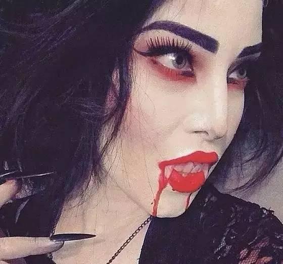 台湾萌妹被打扮成“无脸男”过万圣节,吓哭小朋友