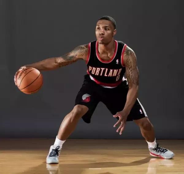 突破速度不快的球友,可以学学这招拜佛过人!