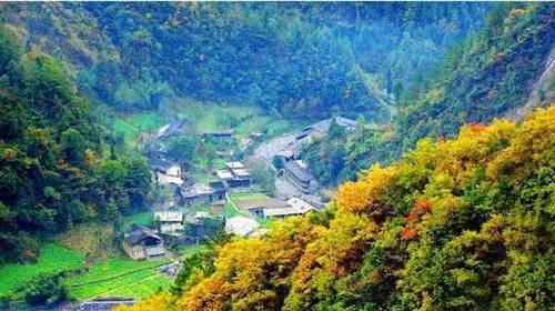 秦巴山区乡村游飞渡峡—平利龙头村—安康—瀛湖—岚皋县(240公里)