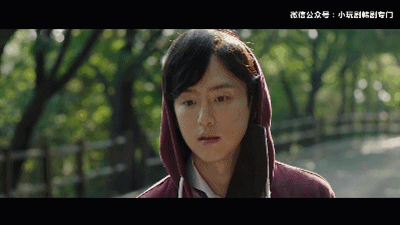 徘徊在三个男人之间的女人