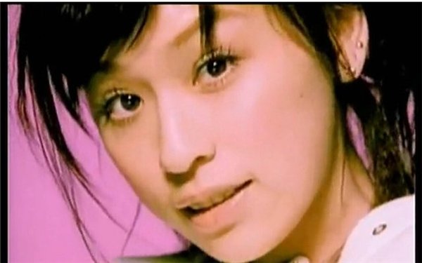mp3或者ktv中总会有一首王心凌的歌,《睫毛弯弯》什么的也是大街上