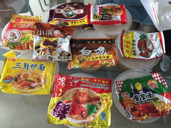 吃完这9种土牌子方便面,才发现我们小时候这么不挑……-娱乐频道-手机