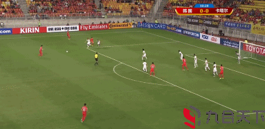 第16分钟,洪正好在本方禁区内放倒塞巴斯蒂安,洪正好领到一张黄牌,主