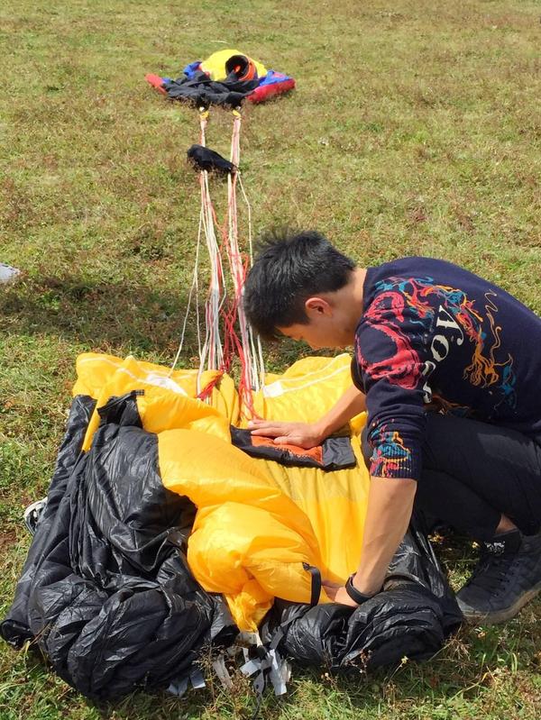 降落伞对于每个翼装飞行员来说都至关重要,所以每个翼装运动员都会