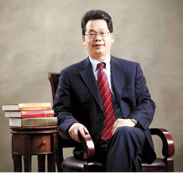 年度·候选 l "杰出企业家" 杨洪:科技领航,盛行天下