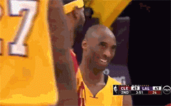 两人在比赛后的相互拥抱与鼓励我们看在眼里,却骂在口里.