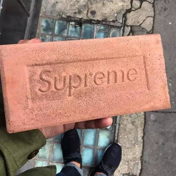 潮牌|不愧是潮王,一块supreme砖头居然这么硬!