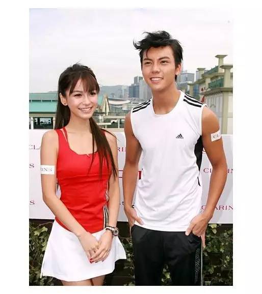 陈伟霆 angelababy,421页明星八卦陈伟霆 angelababy与陈伟霆相识于2005年,年仅16岁的baby与22岁陈伟霆步入