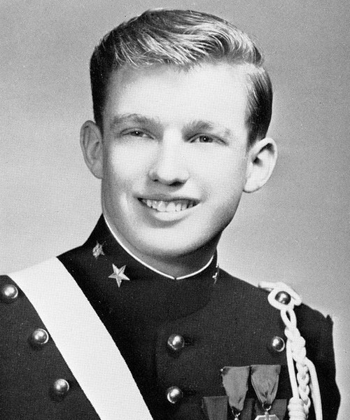 特朗普年轻时也曾是军人 曾入纽约军校名人堂