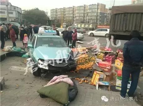 惨烈!唐山一天内两起车祸,车头都撞散了