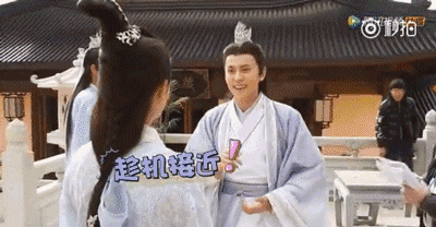 杨紫千里赴约跟秦俊杰当众接吻,好哥们张一山的祝福要