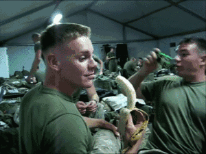 直男发起香蕉深喉挑战,画面太污了!