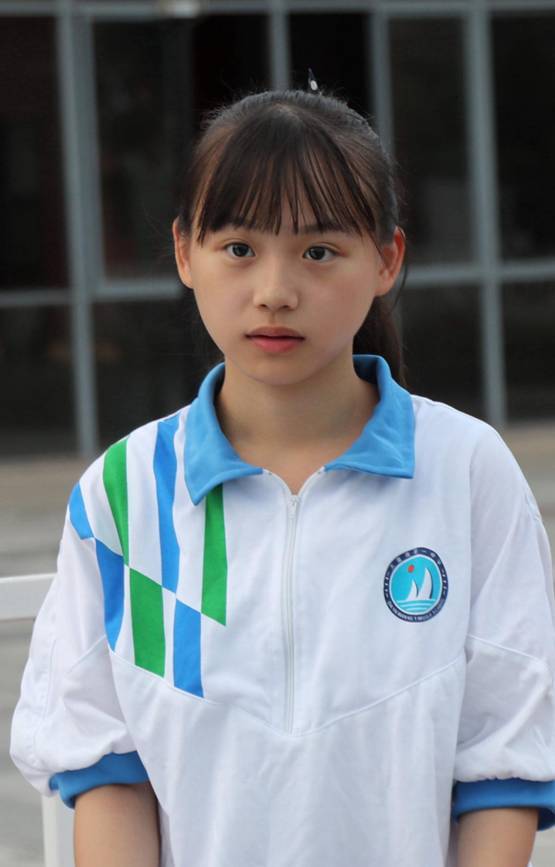 电影《成长的青春》徐黄丽hold住女一毫不费力