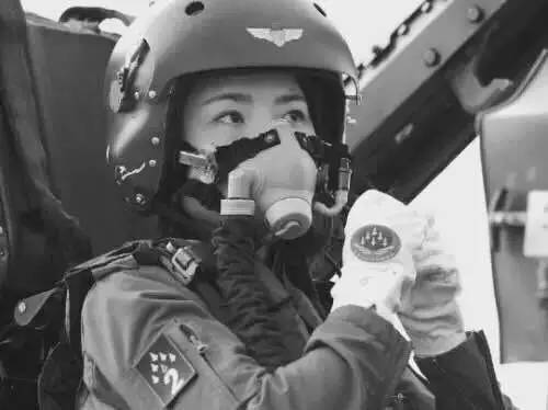 怎么才能当女飞行员 a8fpq04678210831078.jpeg