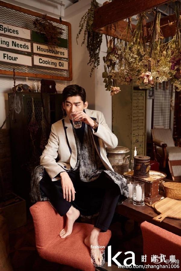 张翰深夜晒酷照撩妹 网友:还是觉得跟爽很配啊