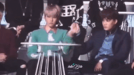 exo边伯贤实力调皮!真羡慕长得好看还可爱的人!