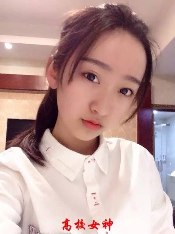 白蕾,1997年出生,浙江传媒学院播音16级,比网红脸好看太多,充满正能量