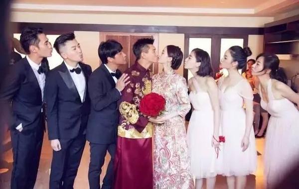 今年所有看过的明星婚礼 只有"陈晓撩头纱吻"最惊艳我 看100遍也不腻